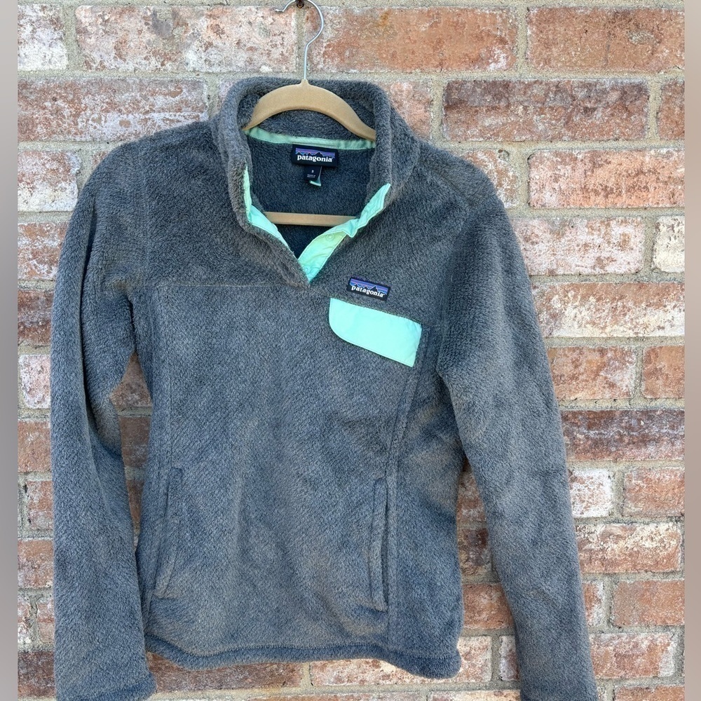Women’s Patagonia quarter button jacket